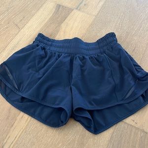 Lululemon Navy Hotty Hot mesh shorts 2.5”